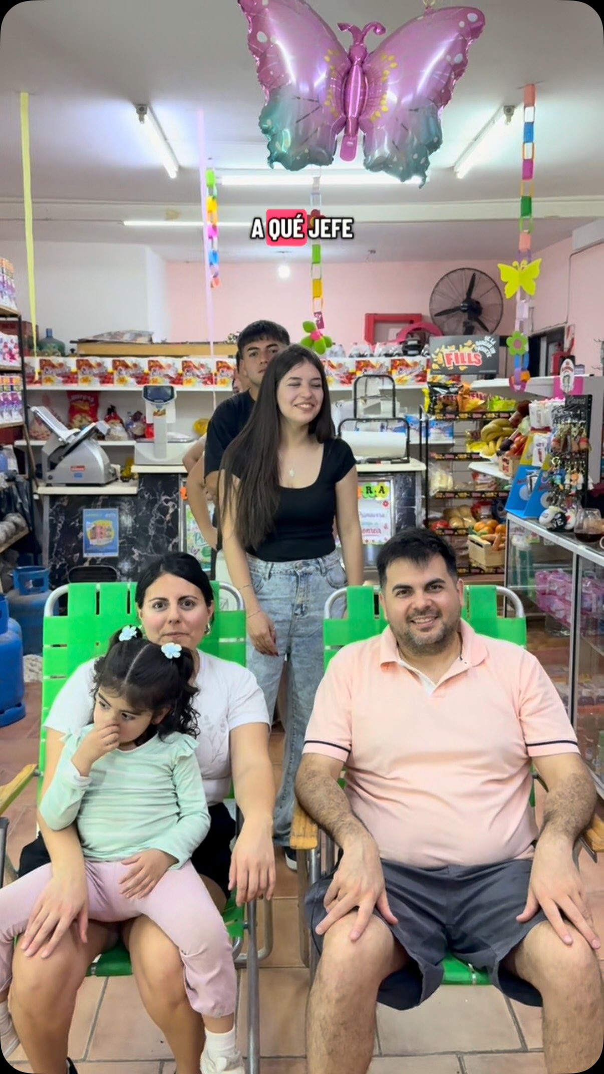 Miniatura del reel de Almacén La Paz con sus jefes en el local